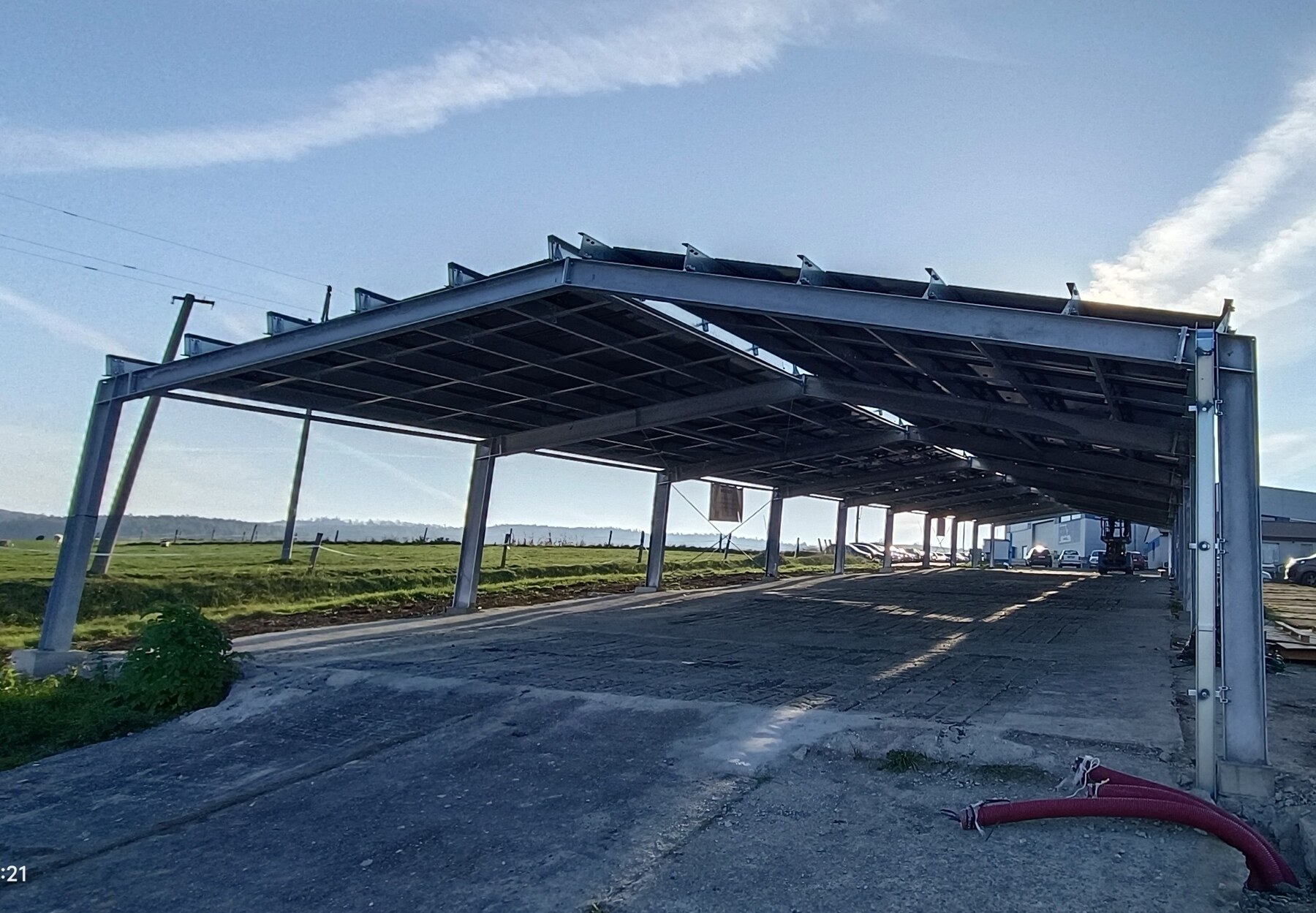 Realizace fotovoltaického carportu ZAKo Březnice